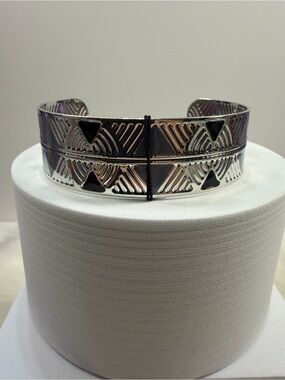 🩷5/$10🩷 paparazzi Silver and Black Geometric Cuff Bracelet